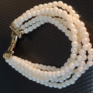 Pearl bracelet